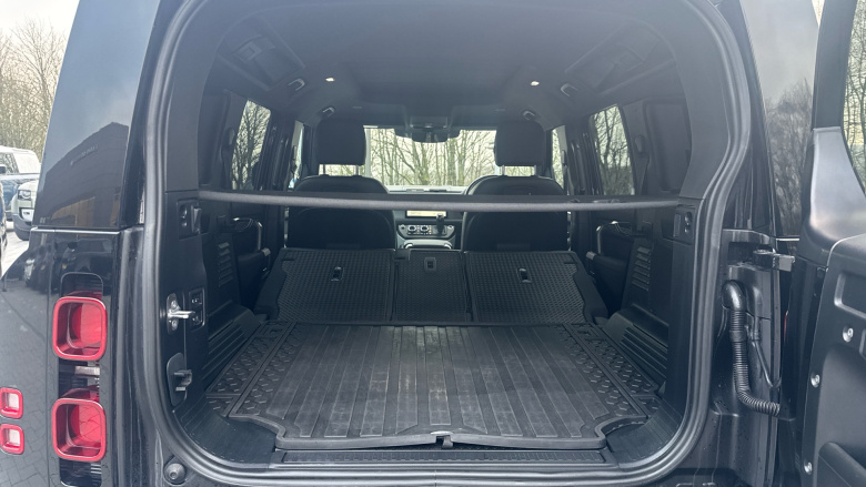 Land Rover Defender 3.0 D250 X-Dynamic SE 110 5dr Auto Diesel Estate